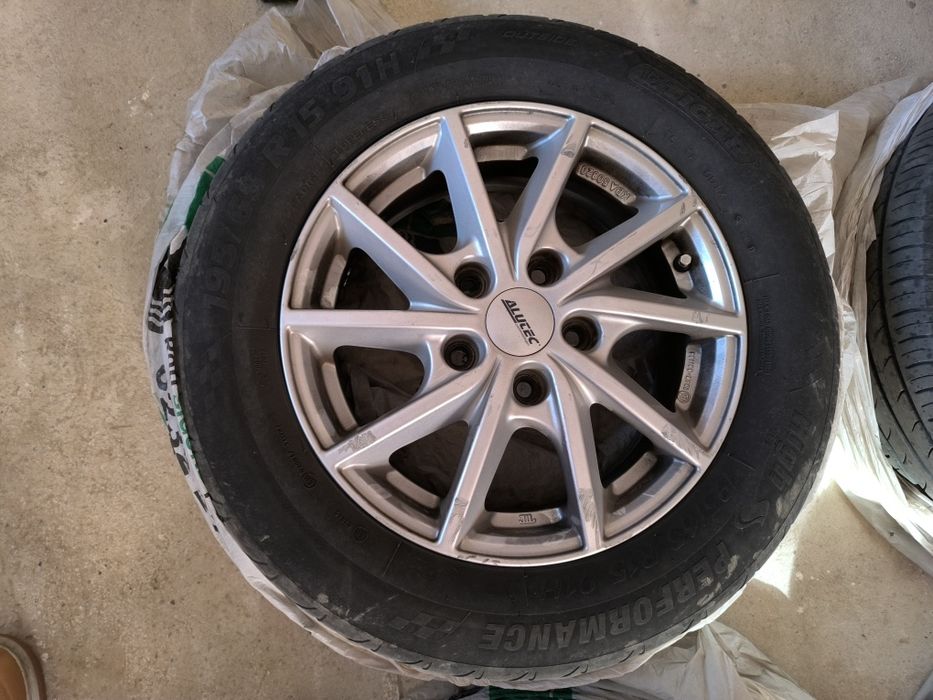 Cauciucuri 195/65 R15 + jante aliaj