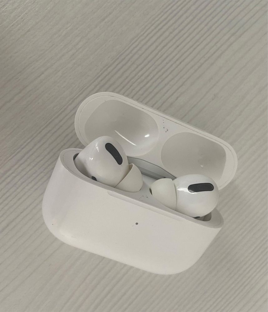 Наушники Apple AirPods Pro белый
