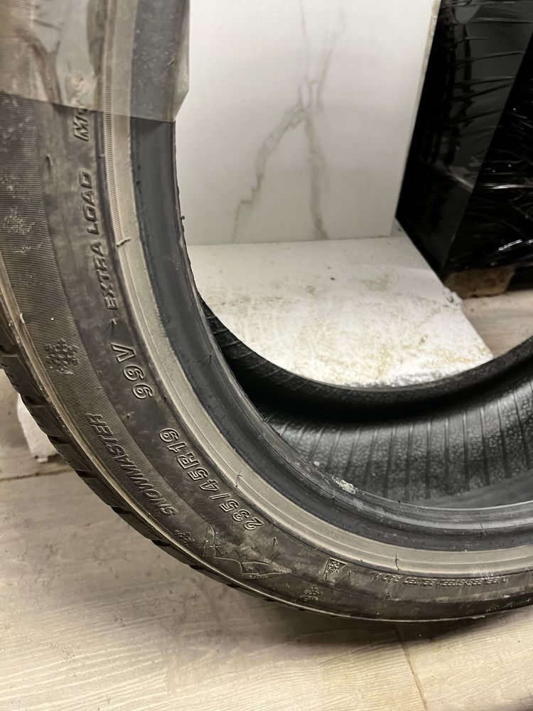 Зимни гуми за джип 235/45R19 Goodride 4 броя перфектно състояние
