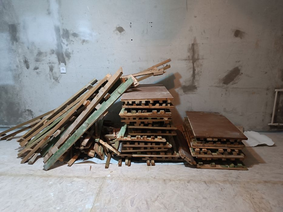 Дрова, доски, щиты