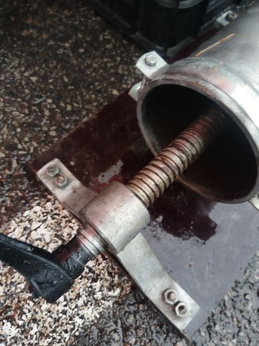 Carnațar  fier 30x12cm