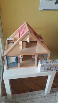 Детска дървена къщичка с мебели и кукли