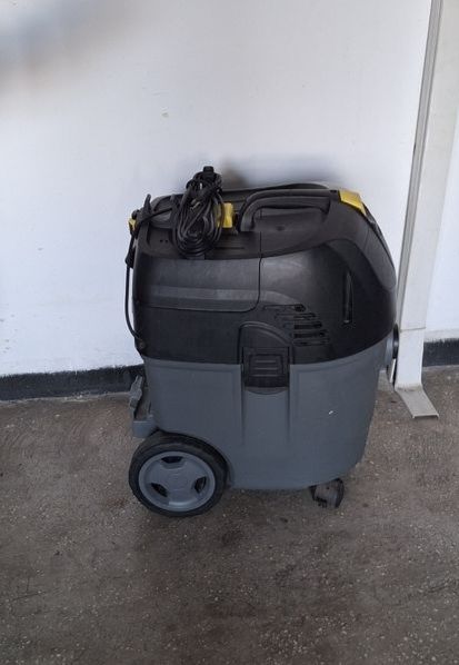 Aspirator umed-uscat Karcher NT 35/1 Ap