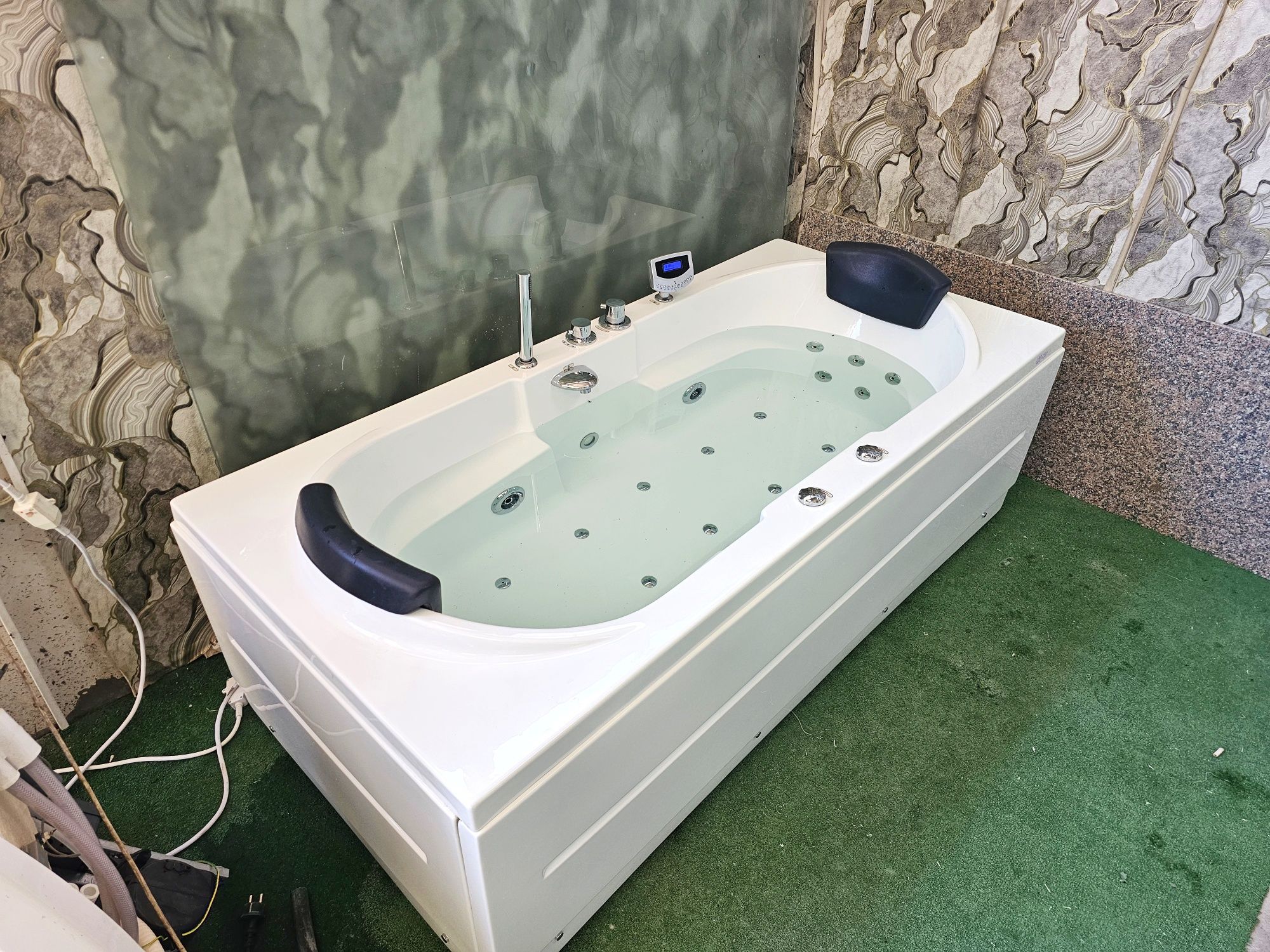 *Spa* Хидромасажна Вана за Двама с Подгрев до 45°  1.89х0.90