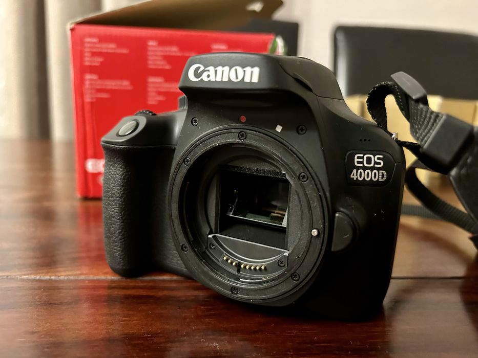 Aparat foto nou DSLR Canon EOS 4000D