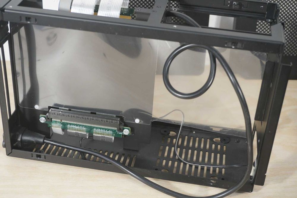 ITX SFX SFF Кутия Lian Li Dan A4 v2 - PCIe 3.0 riser / вкл ДДС