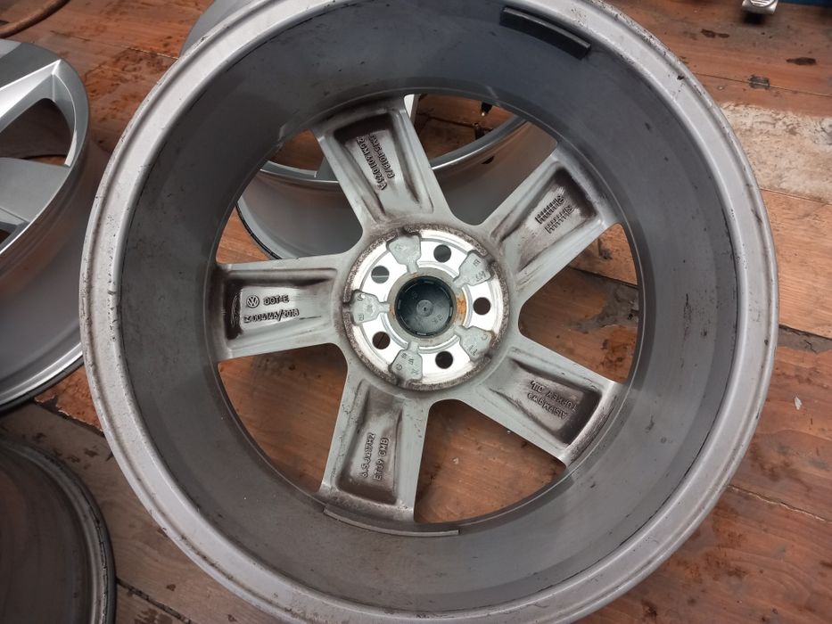 Jante vw r17  T Cross 5x100 et 39