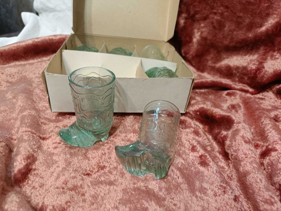 Рюмки оригинальной формы. Сапожок.