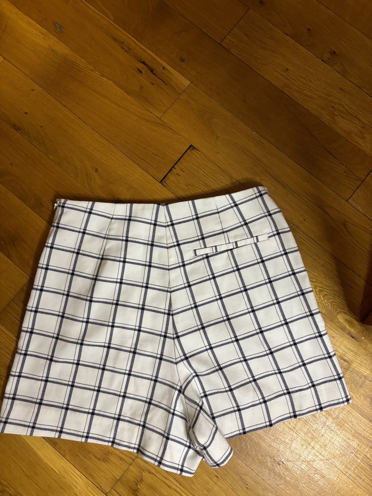 Пола къси гащи на Zara