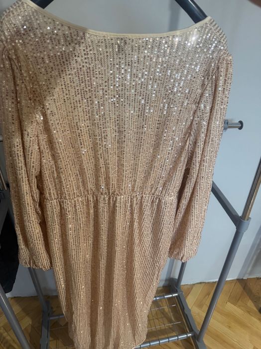 Елегантна дамска рокля