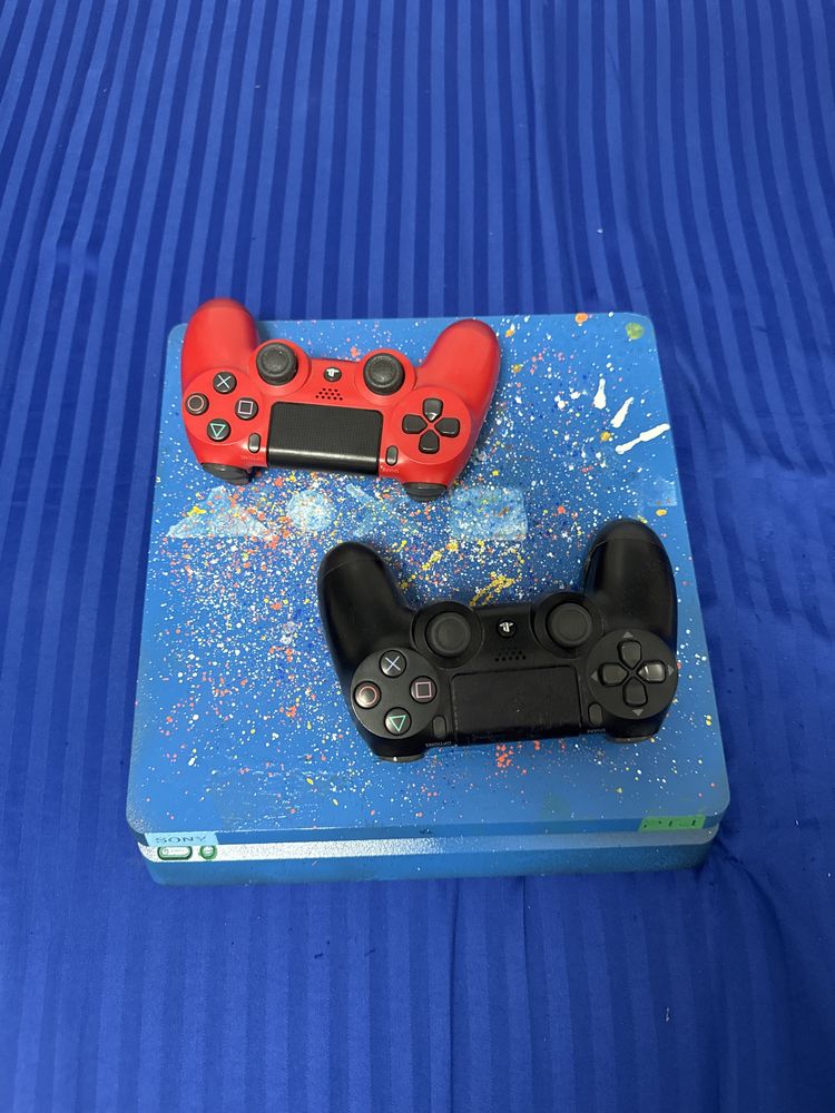 Playstation 4 cu doua manete