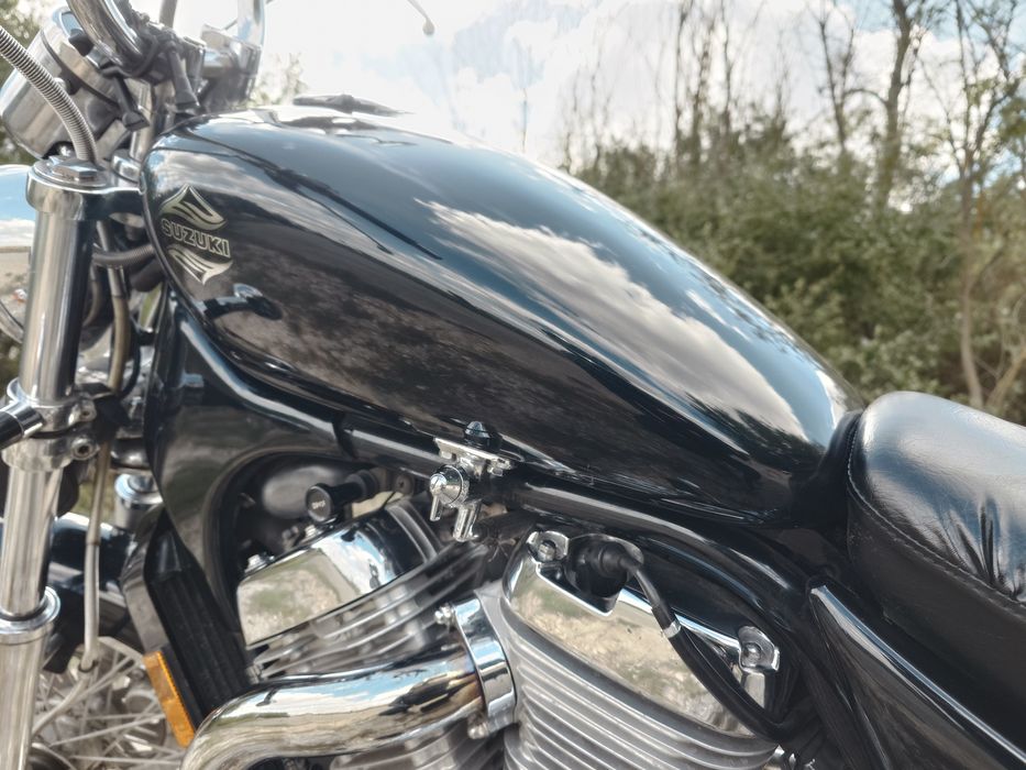 Suzuki intruder vs800