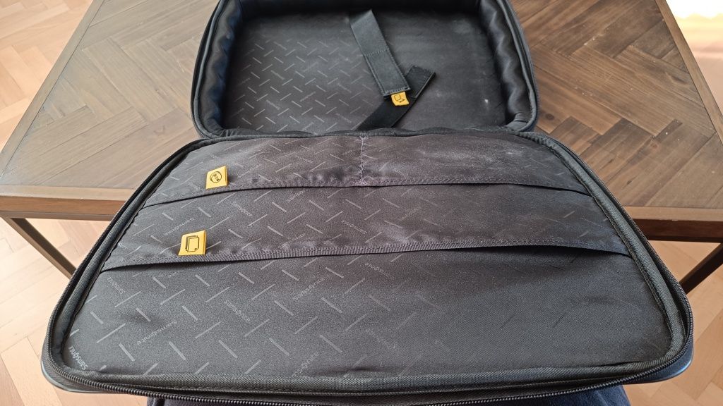 Луксозна бизнес чанта Samsonite за лаптоп 15''
Отлично със
