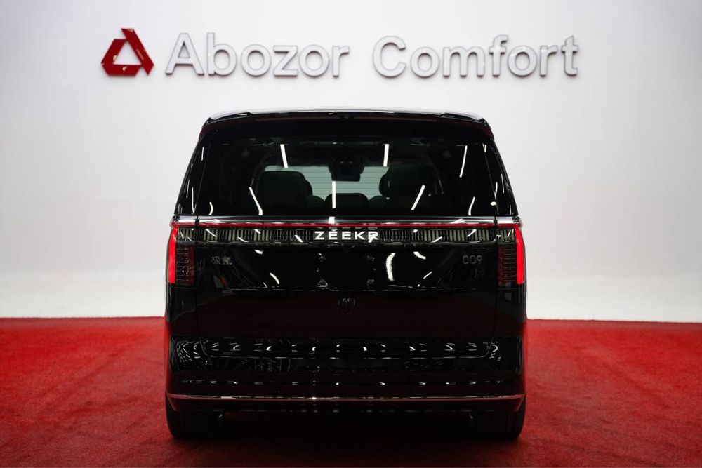 Zeekr 009 ultra 2025