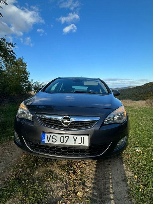 Vând Opel Astra j ,an 2011
