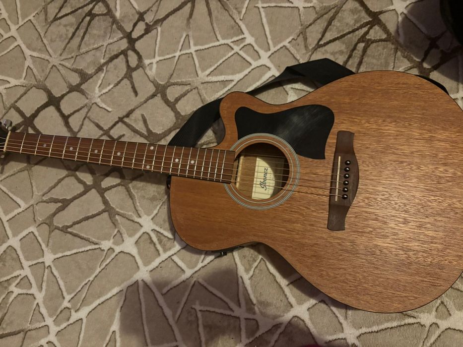 Chitara electro- acustica ibanez