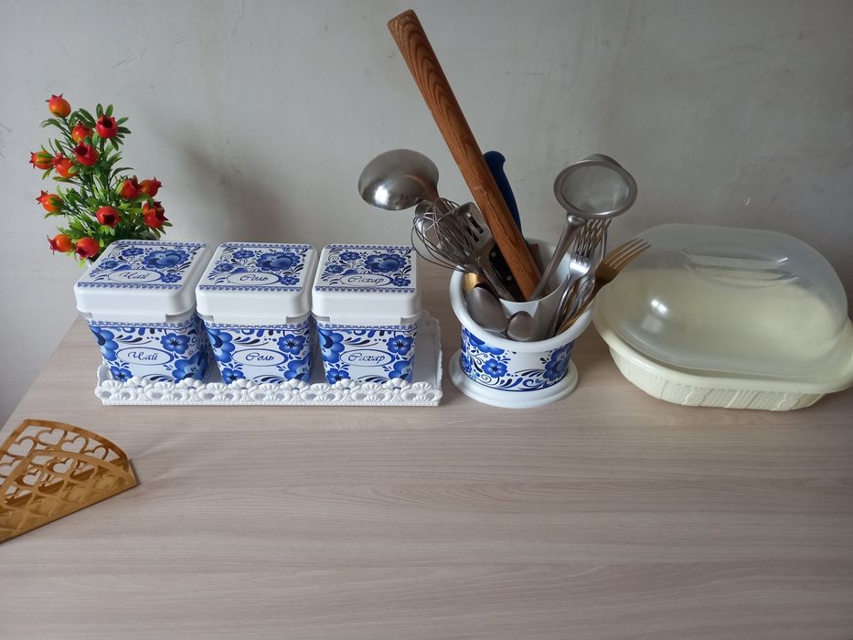 Набор почти новый. Хлебница и салфетница