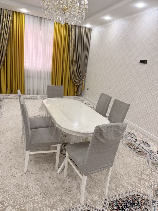 Кухонный стол и 6 стуля