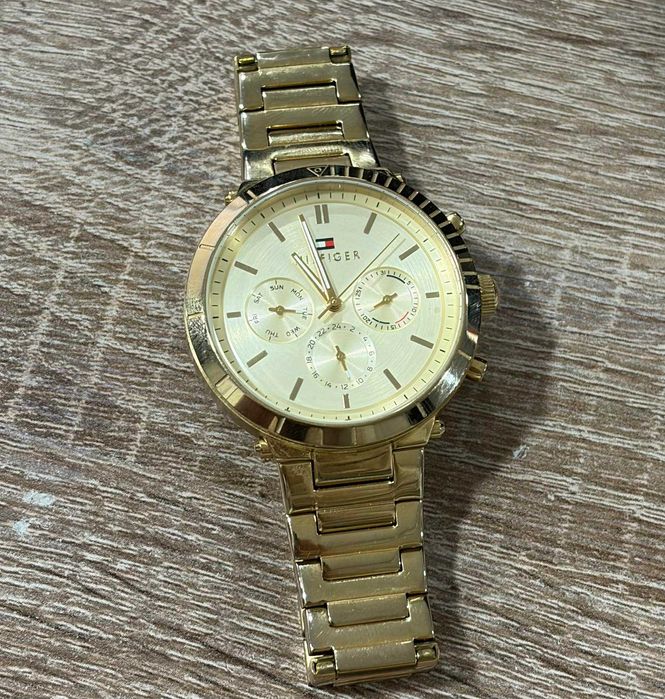 Дамски часовник TOMMY HILFIGER 3022