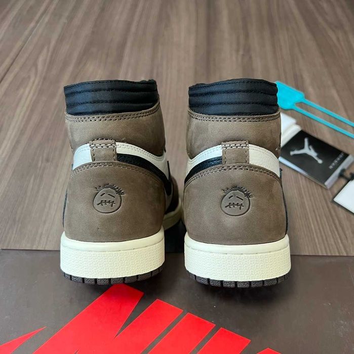 Adidasi Air Jordan 1 High x Travis Scott Premium