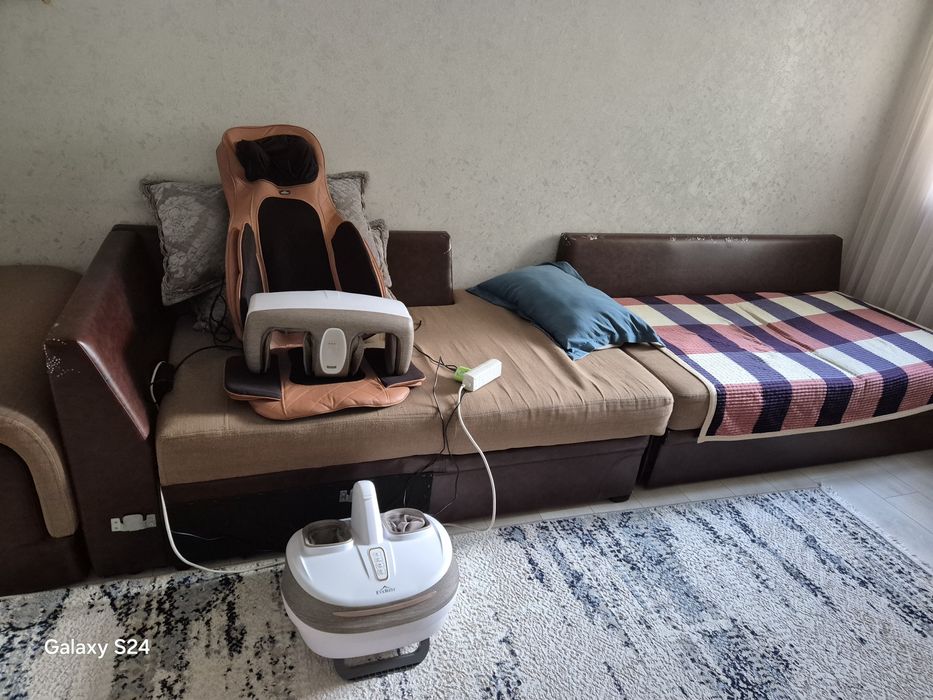 Продаётся уголок хорошем состояние. Цена30000т. Сейф10000т. Карита 500