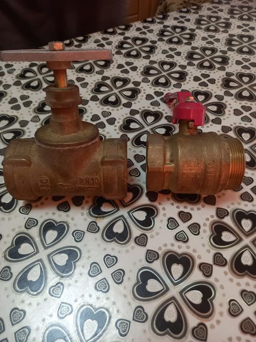 Продам два бронзовых крана на 50