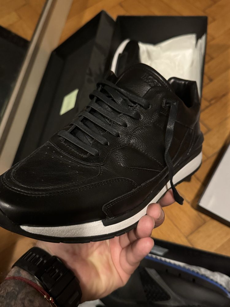 Продавам 2броя обувки/сникърси Boss и Emporio Armani