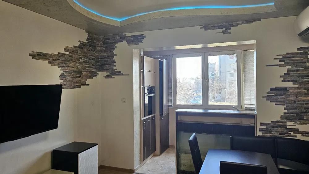 Тристаен апартамент под наем в жк. Тракия