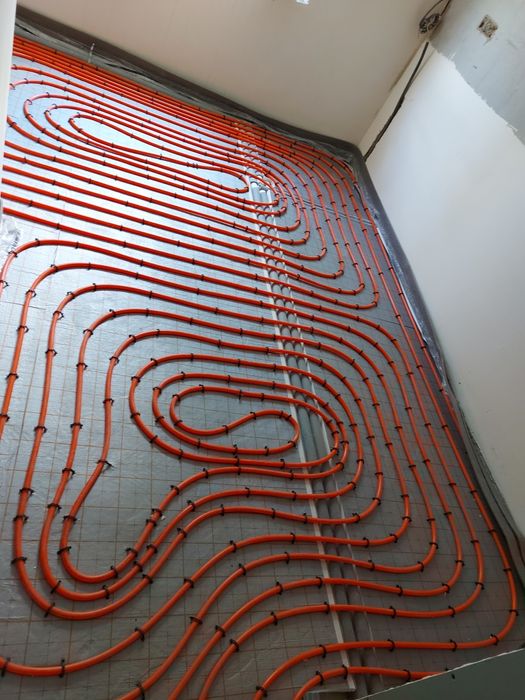 Firma instalatii sanitare/ termice/Incalzire in pardoseala