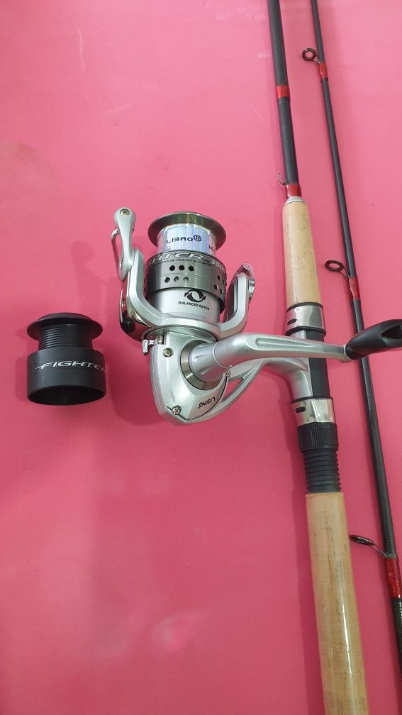 Нови!!!Риболовни комплекти за спининг карбонова пръчка+спининг макара