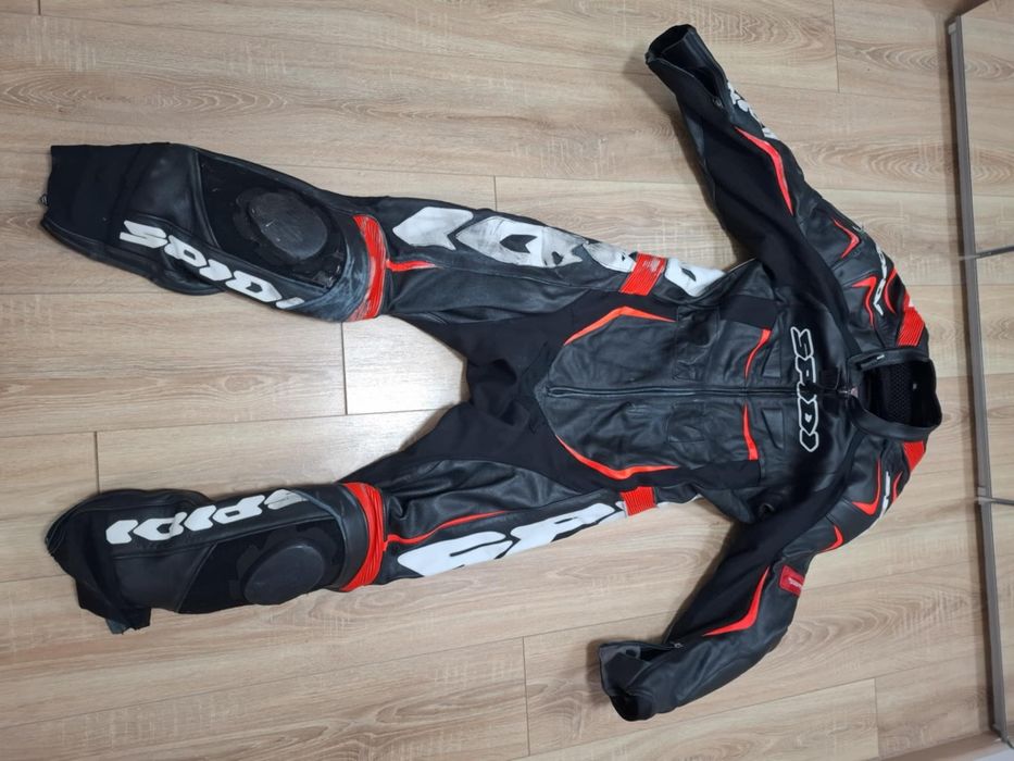 Vând combinezon moto în stare bună