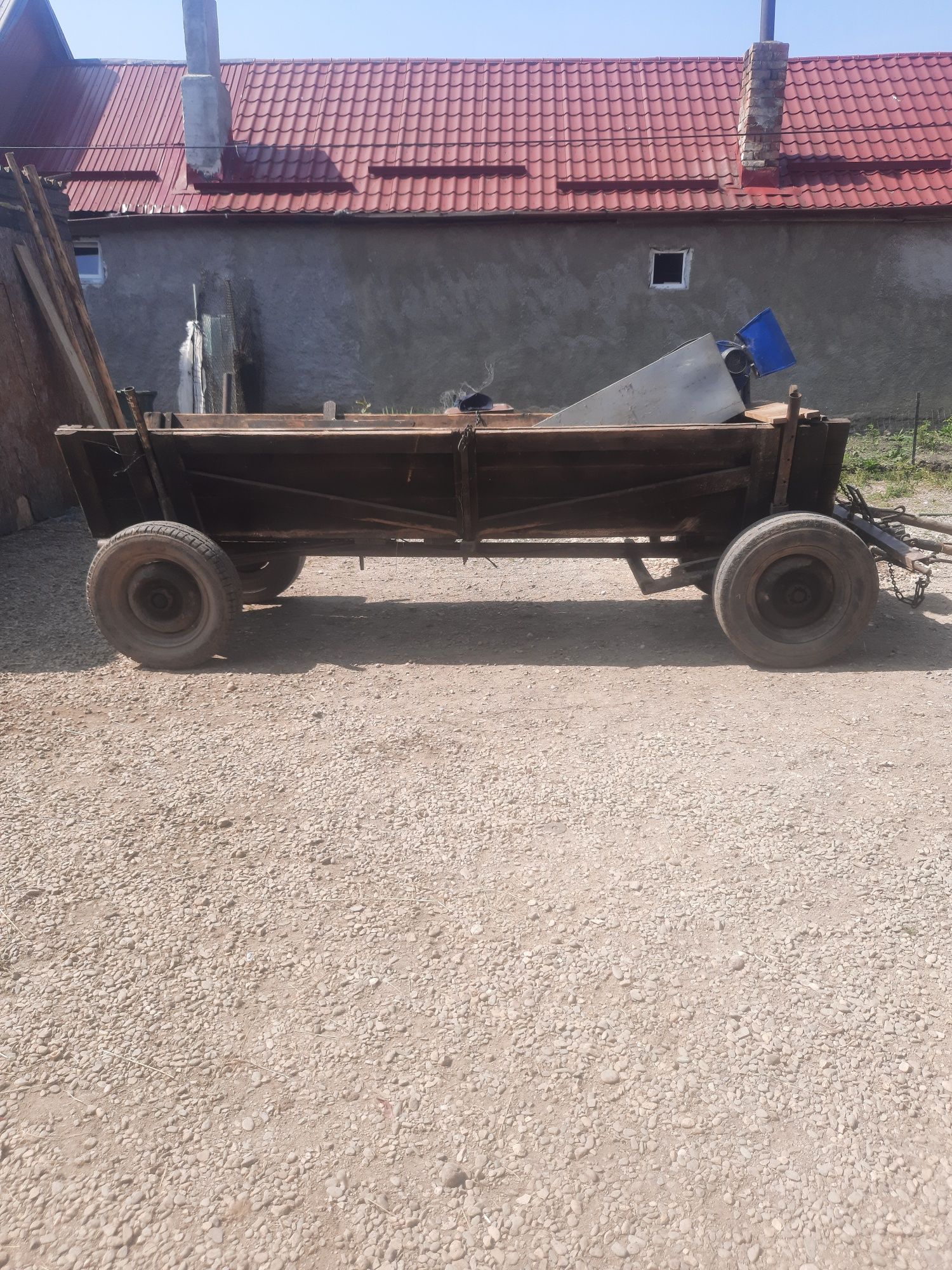 Vând căruță buna