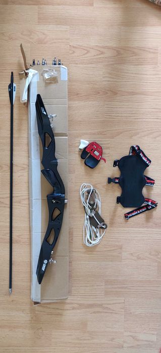 Kit Arc Recurve (fără lame) + 12 buc săgeți 30"