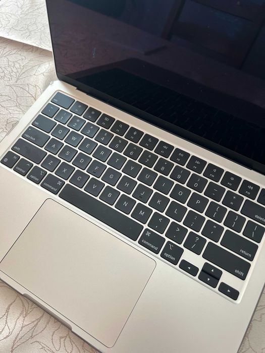 MacBook Air (M2)