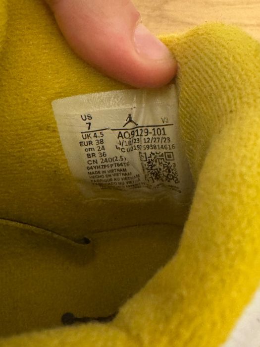 Adidas Jordan 4 si cu șirete albe (predare personală)