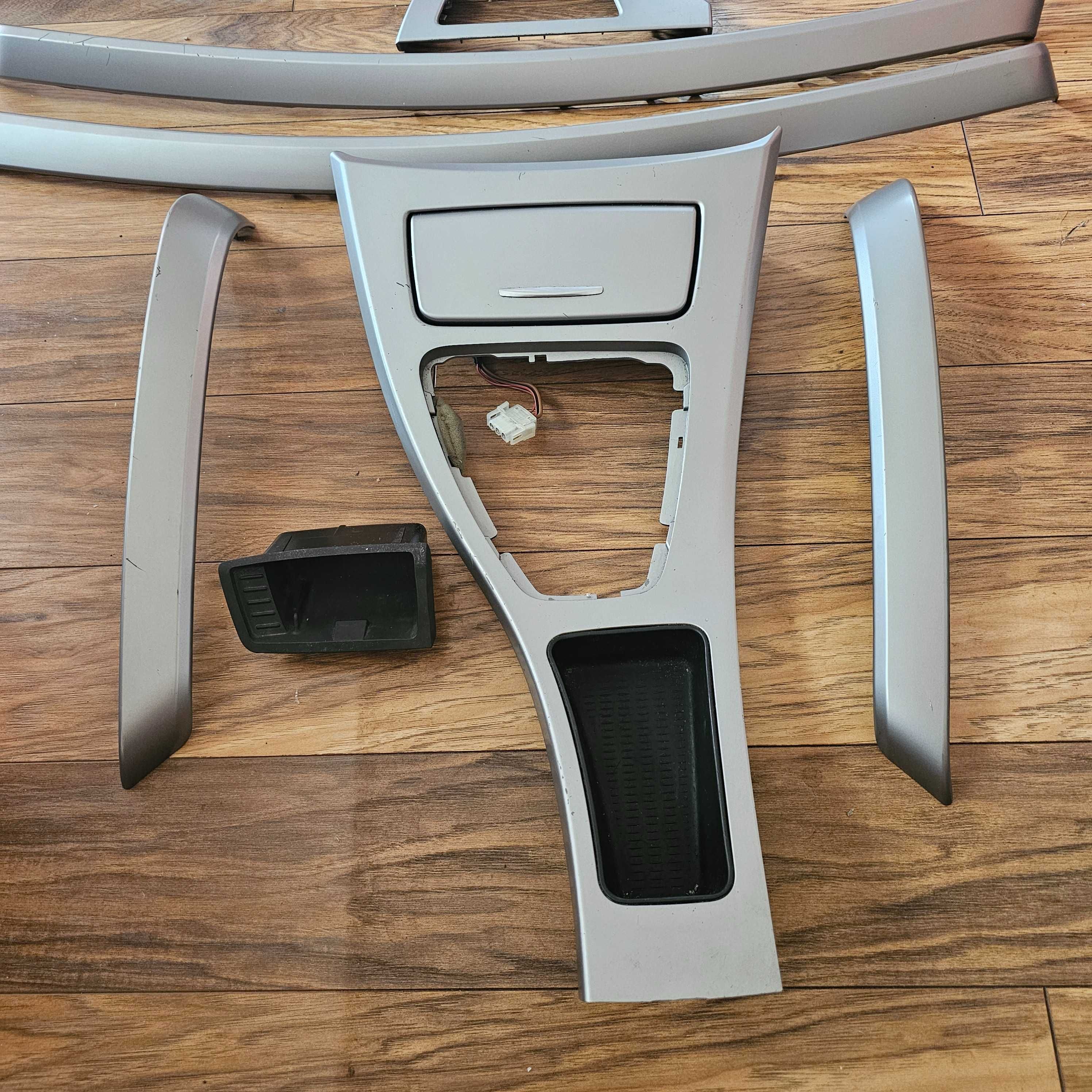 Интериорни лайсни за БМВ 3 серия BMW E91 комби PS5 PS4 PlayStation 4 5