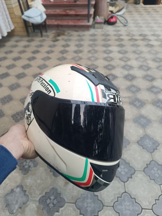 Мото каска сотилади