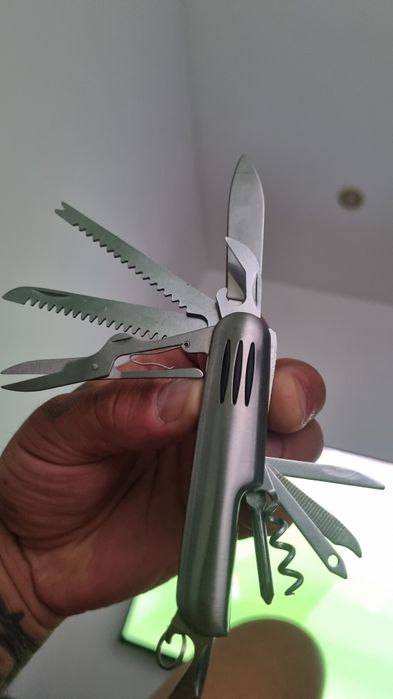 Briceag multifunctional