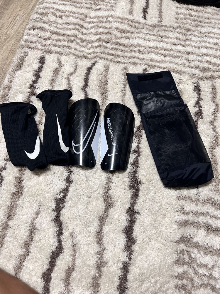 Кори на Nike и Футболни чорапи