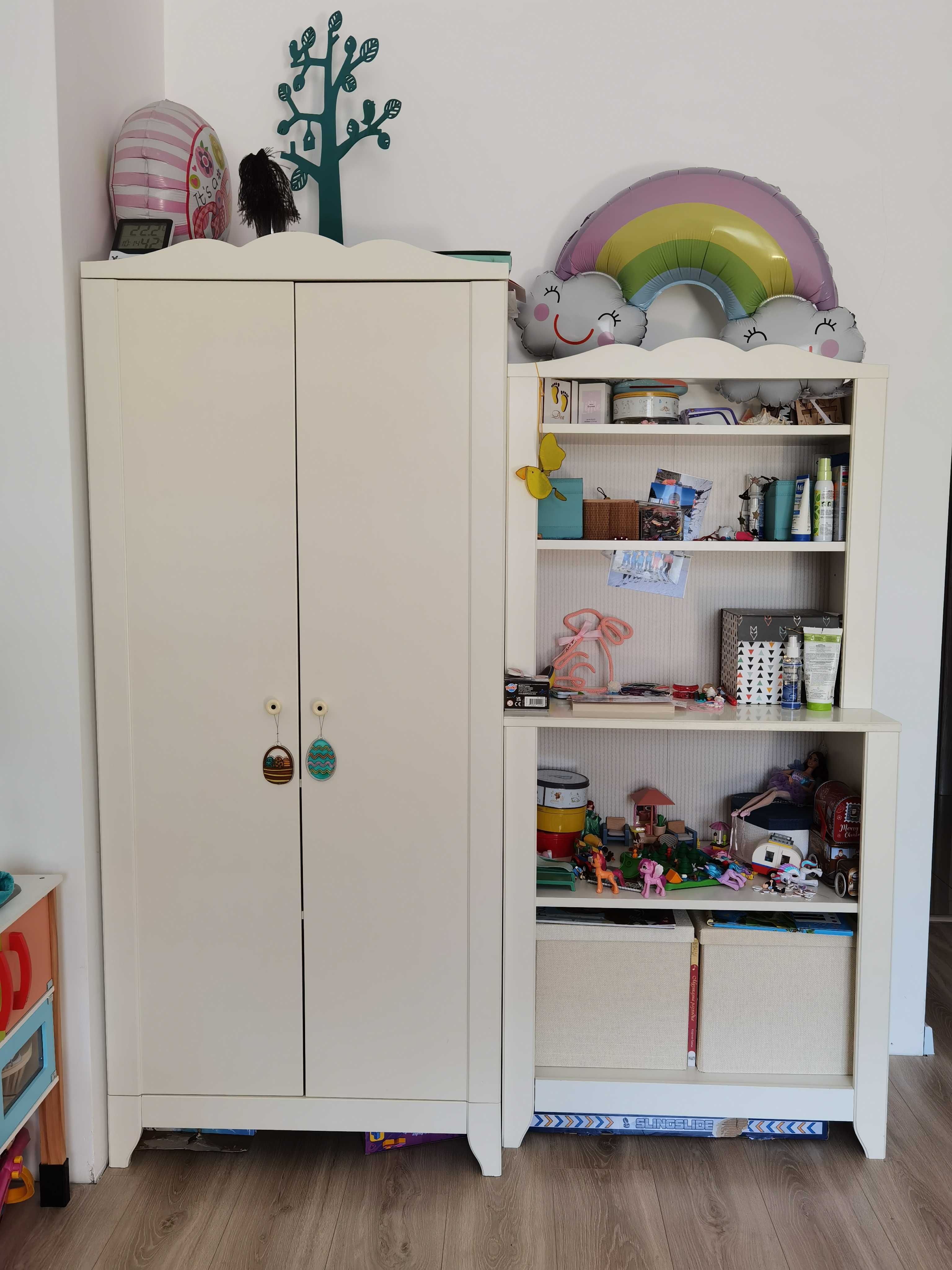 Комплект детски гардероб + секция с маса за повиване