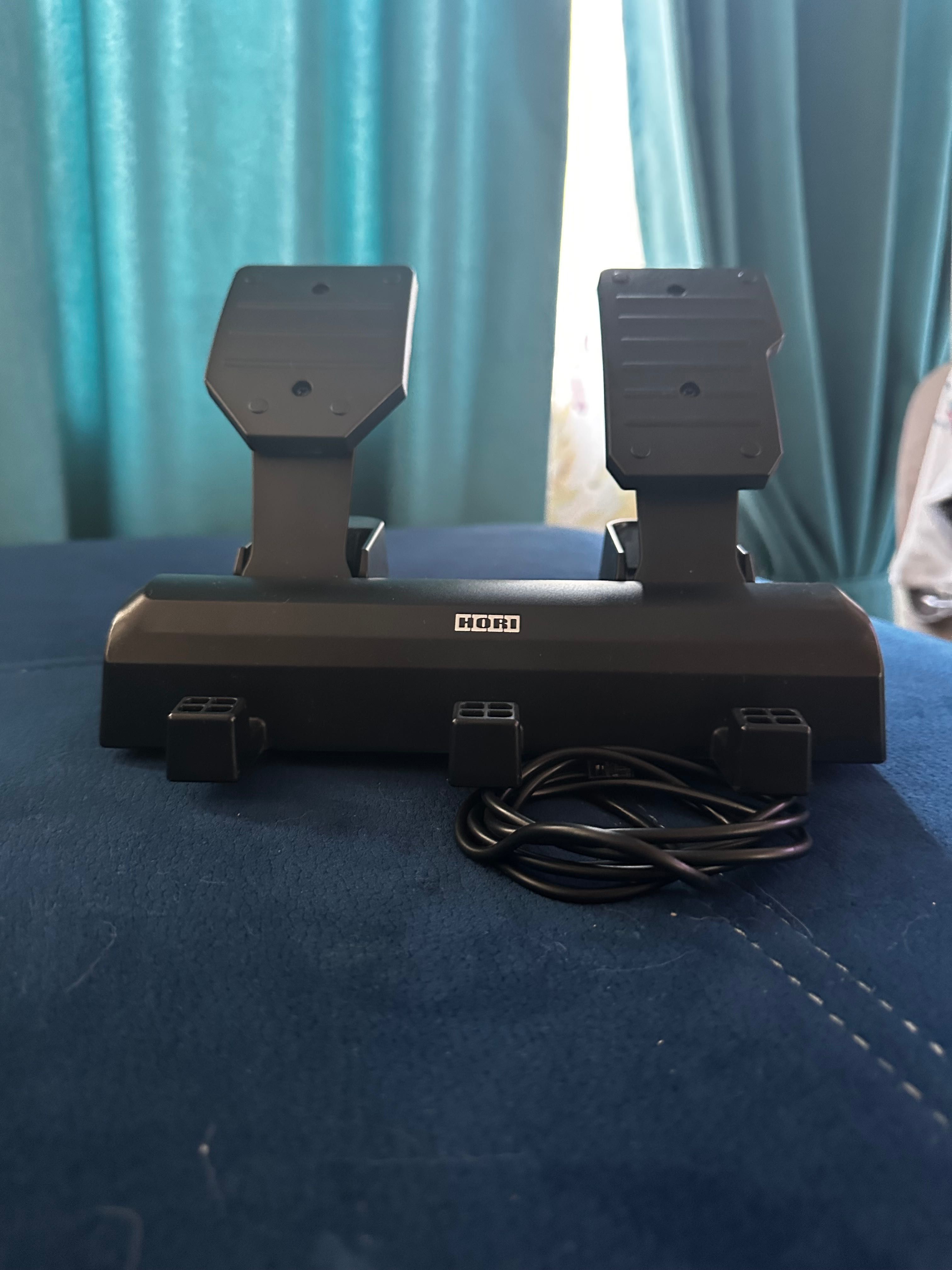 Волан с педали Hori  за PS5 u PS4