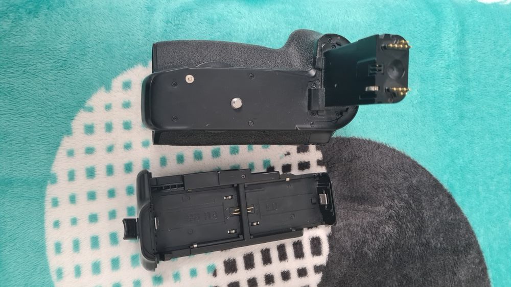 Vând baterie grip pentru 60D