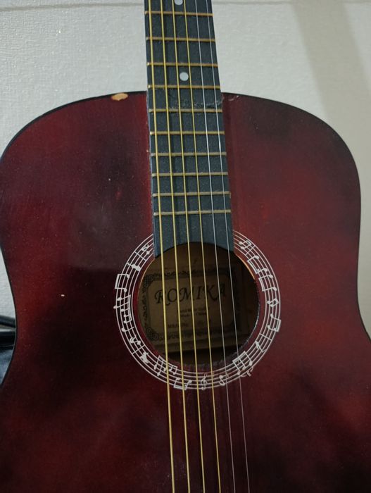 Гитара продоётся  6 струны