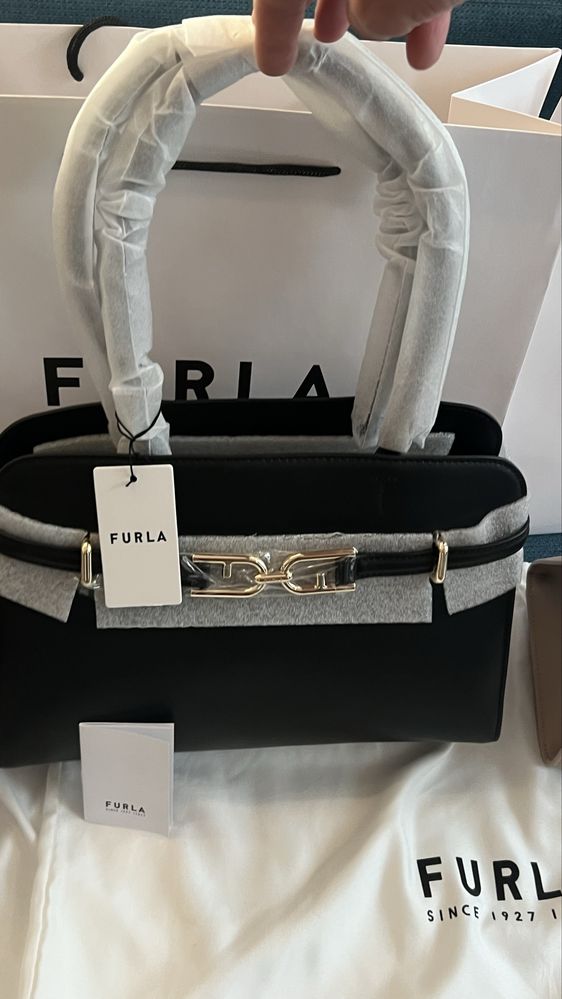 Furla Meti Dalia и Nero.100%ориг. Със сериен номер,етикети,торбичка