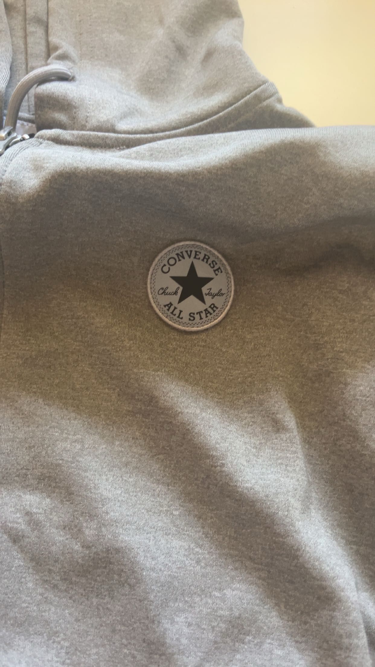 Сив суитчър на Converse