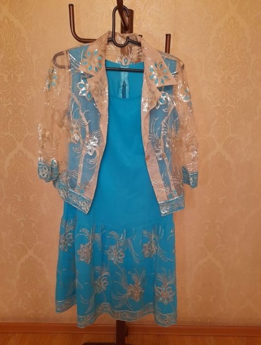 Платье Комлект. Б/у. Цена 4900тг.