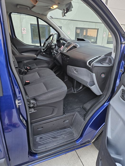 Inchirieri auto Rent a car microbuz Ford 8+1 locuri