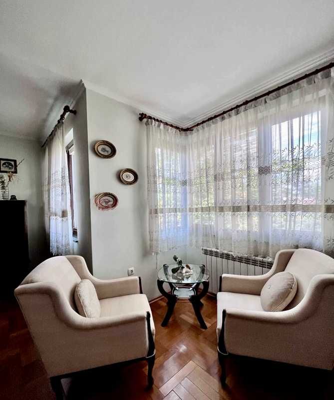 Дава се под наем Тристаен апартамент в Пловдив, Център - 130 кв.м за 650 € - Снимка #3