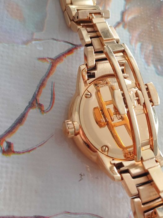 Burberry ayollar qol soat 2yil garantiye