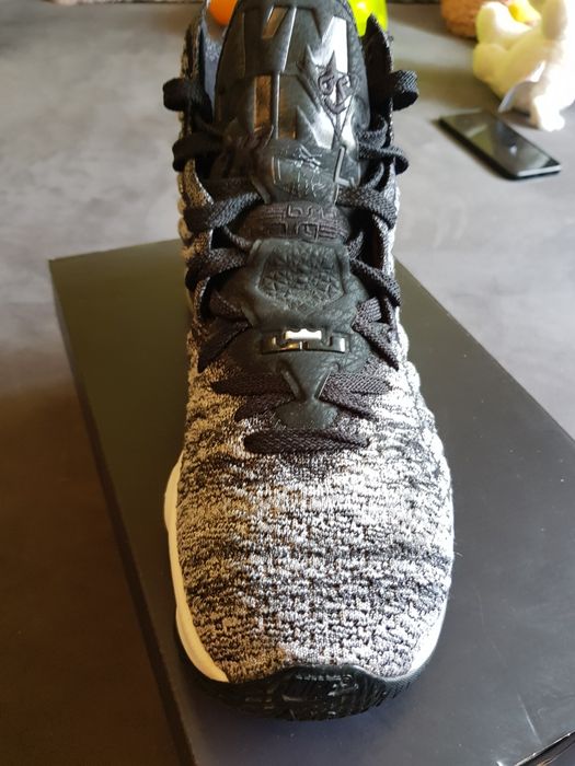 Vând Adidași Nike Lebron măr 41  stare excepțională